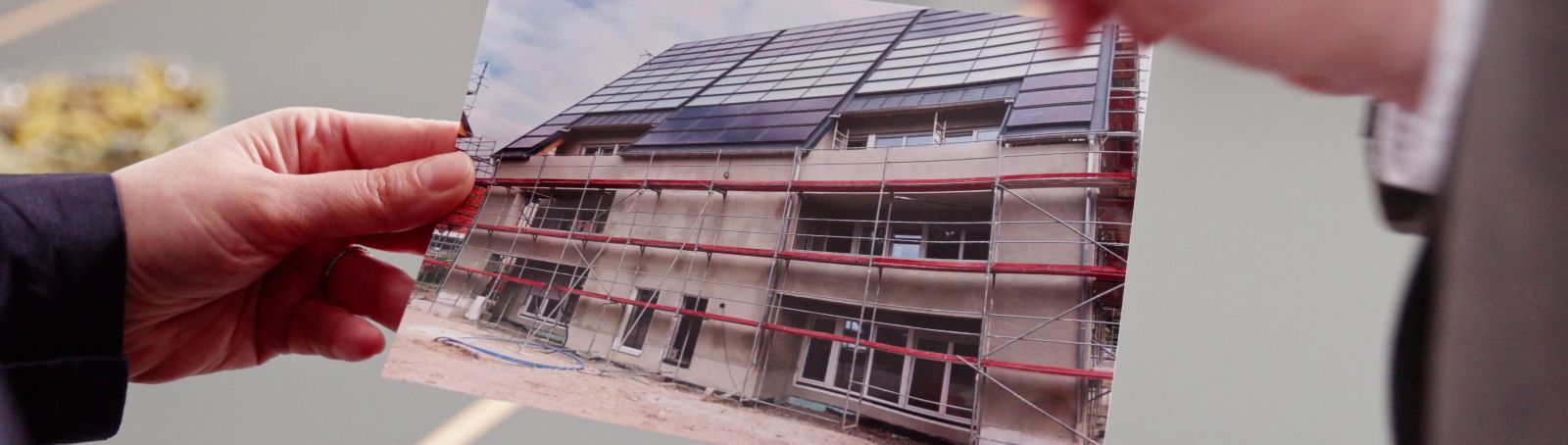 Im Projekt Eversol-MFH haben Forschende zwei privatwirtschaftlich gebaute, solare und teilautarke Mehrfamilienhäuser vermessen und hinsichtlich der Energieflüsse analysiert.